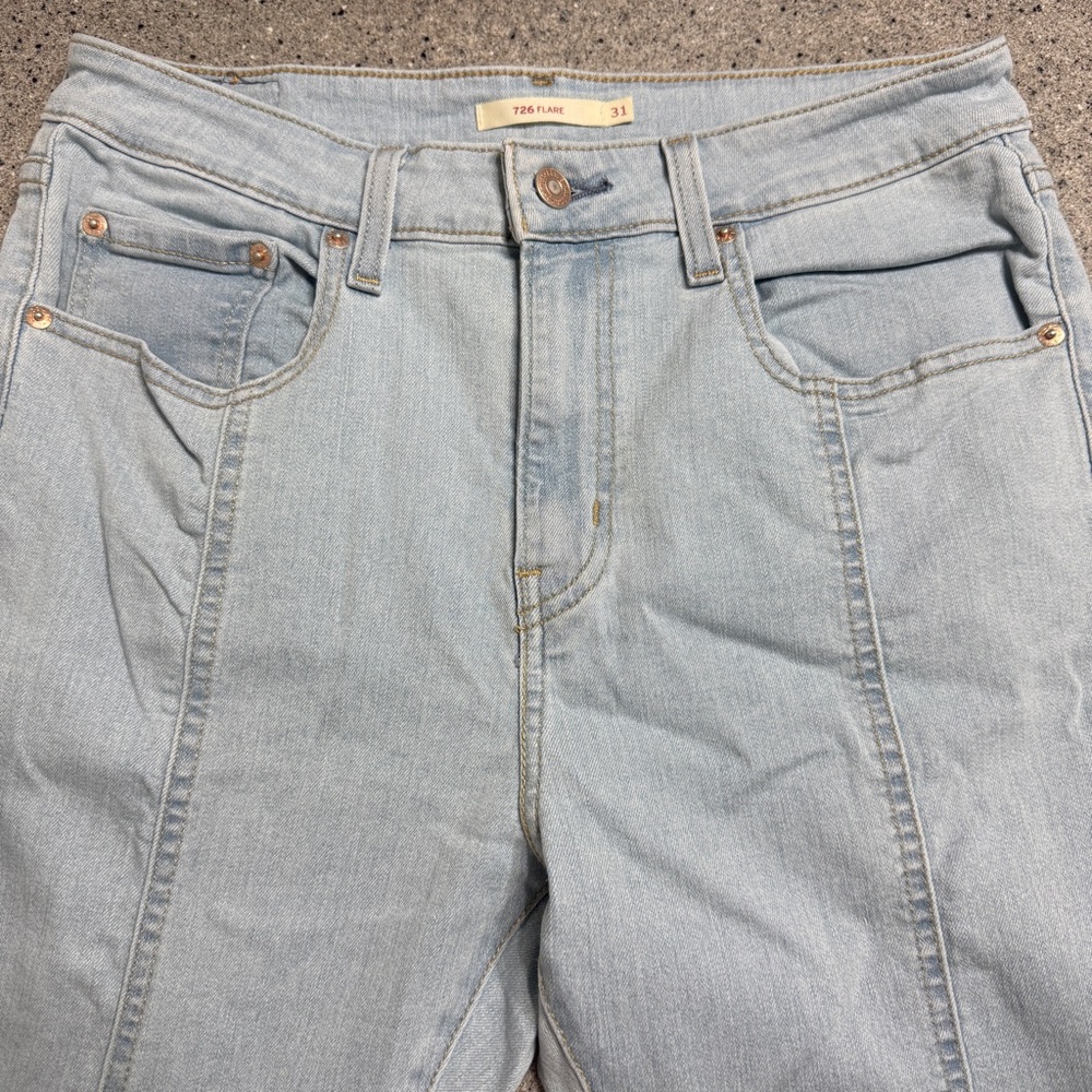 Y2K Levi's 726 High Rise Split hem Flare Lightwash Jeans Women Size 31 Denim EUC - Picture 4 of 10